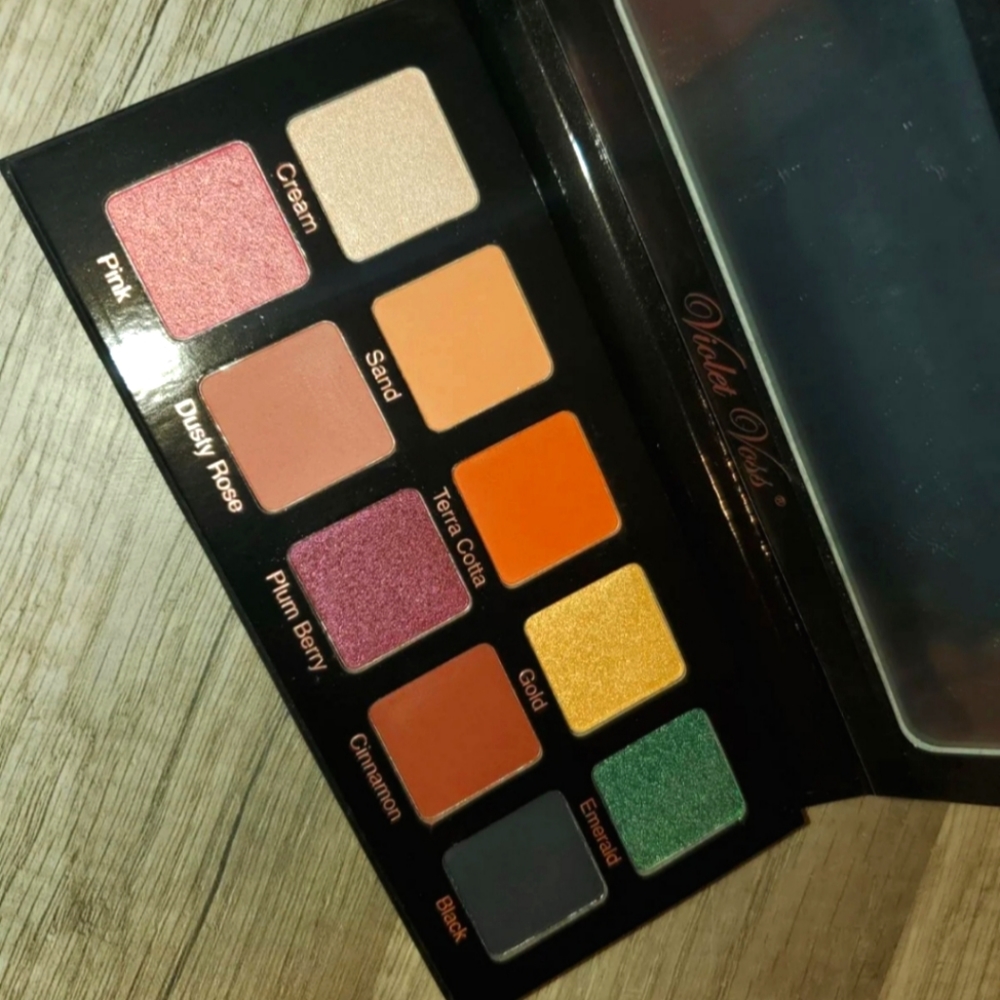 Violet Voss Essentials Eyeshadow Palette